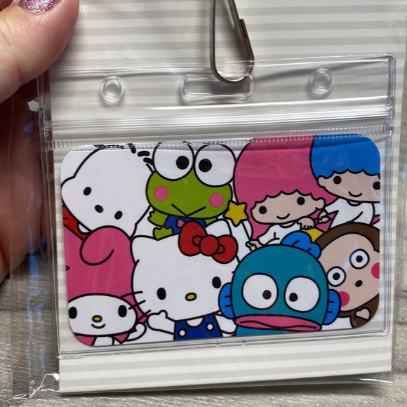 Hello Kitty Sanrio Lanyard with 4 enamel pins and cardholder - Picture 4 of 6